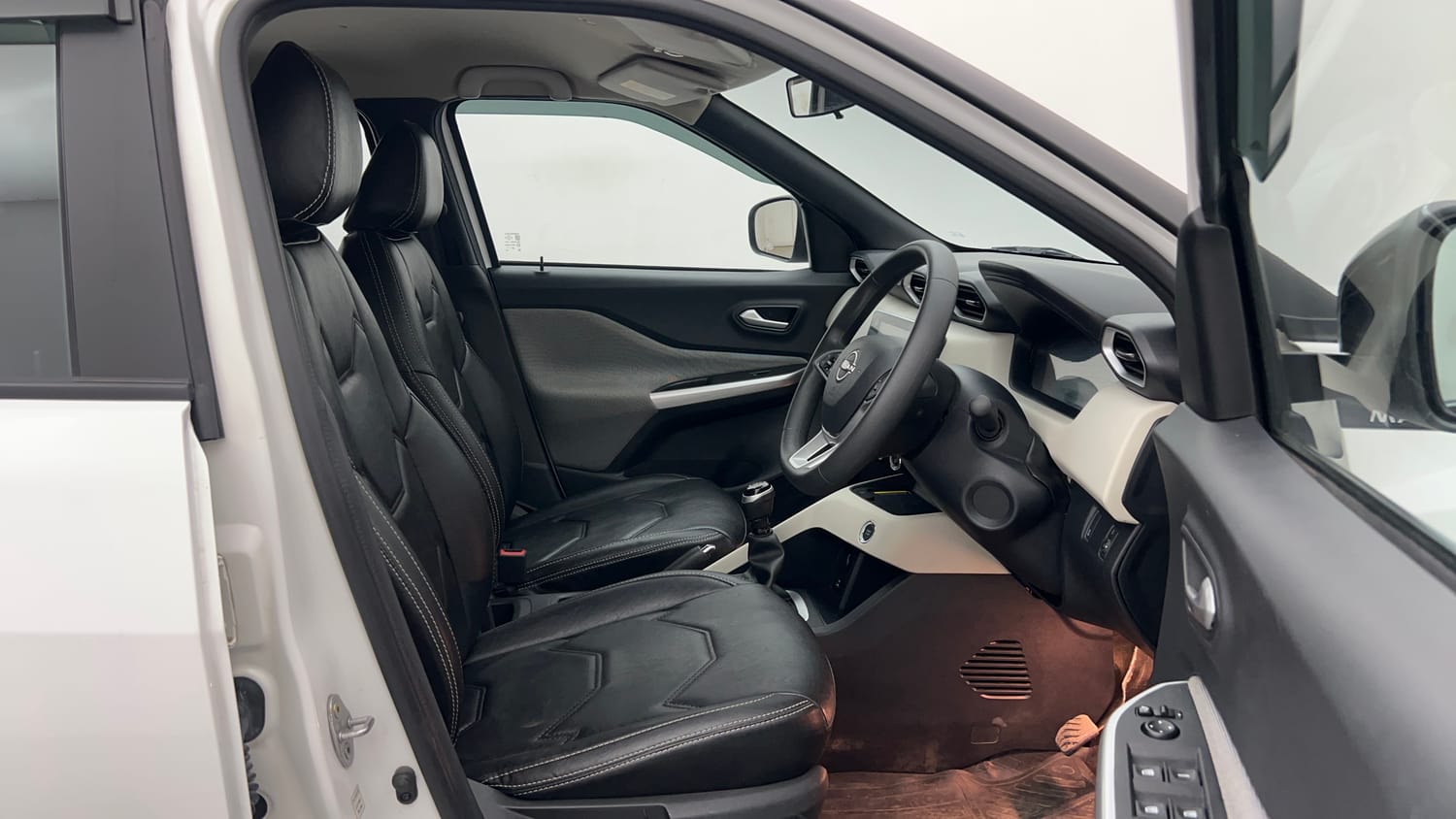 Used 2024 Nissan Magnite XV Turbo Petrol Manual interior RIGHT SIDE FRONT DOOR CABIN VIEW