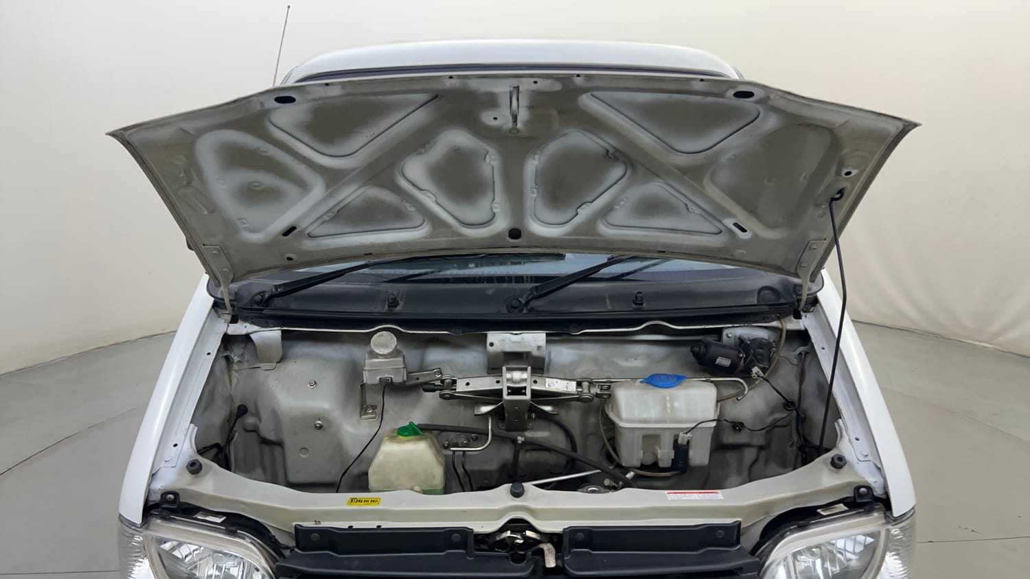 Used 2015 Maruti Suzuki Eeco 5 STR WITH A/C+HTR Petrol Manual engine ENGINE & BONNET OPEN FRONT VIEW