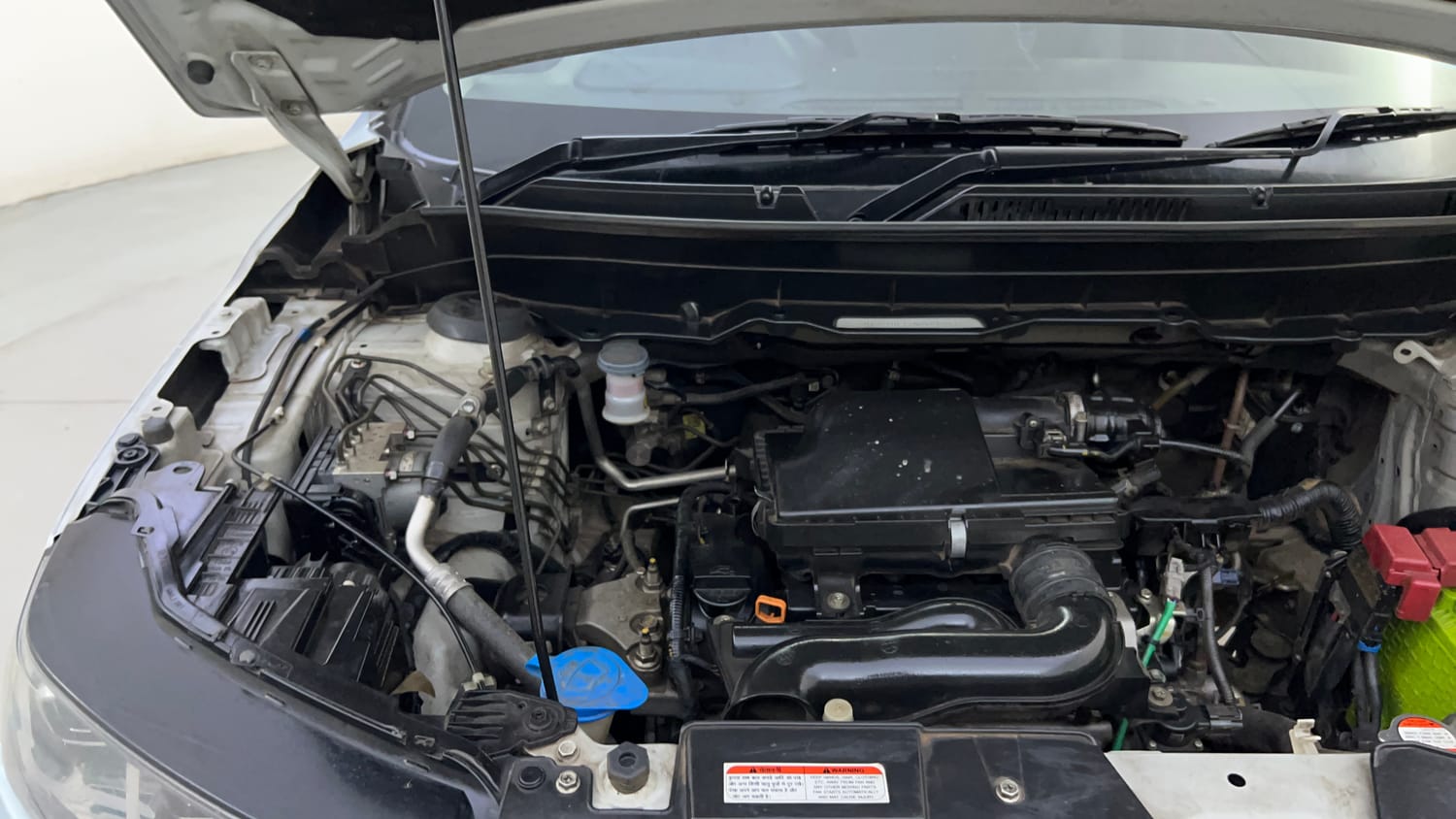 Used 2022 Maruti Suzuki Brezza ZXi Plus Petrol Manual engine ENGINE RIGHT SIDE HINGE & APRON VIEW