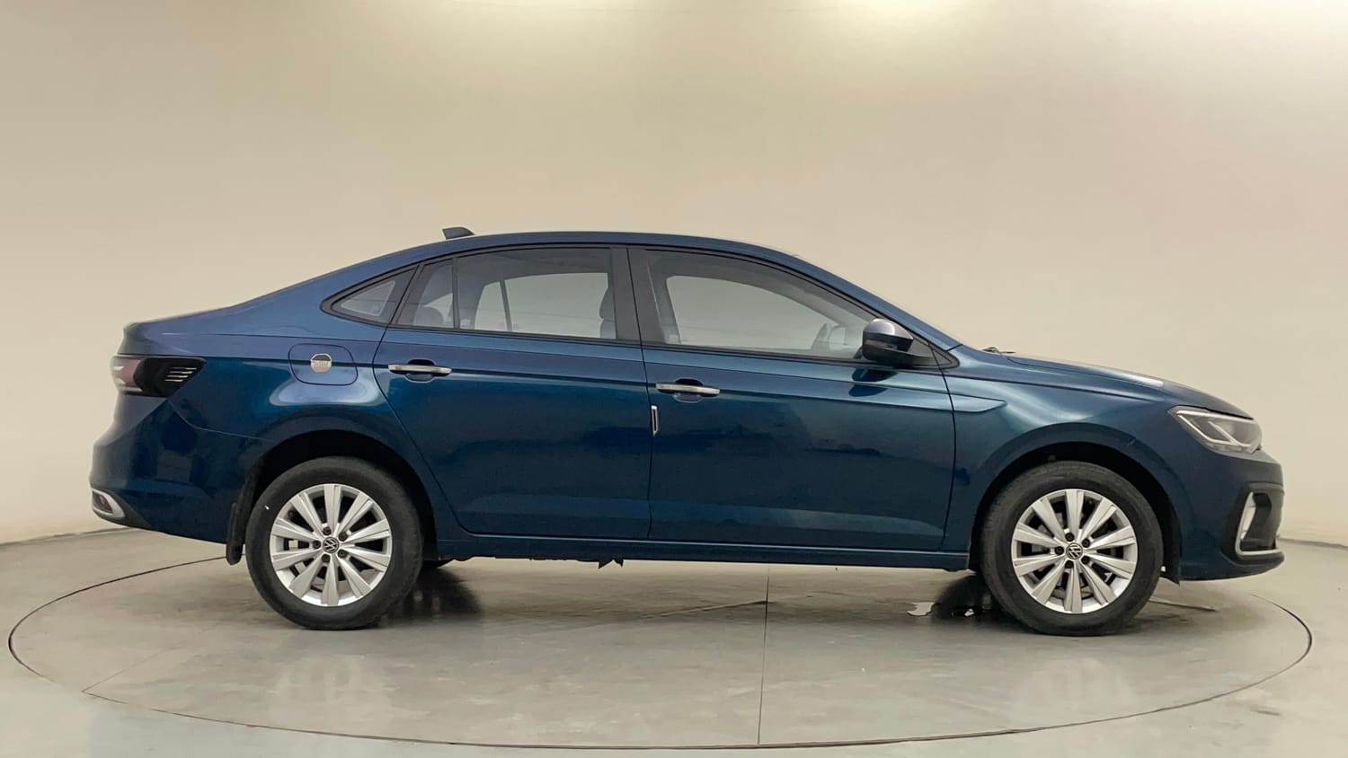 Used 2024 Volkswagen Virtus Highline 1.0 TSI AT Petrol Automatic exterior RIGHT SIDE VIEW