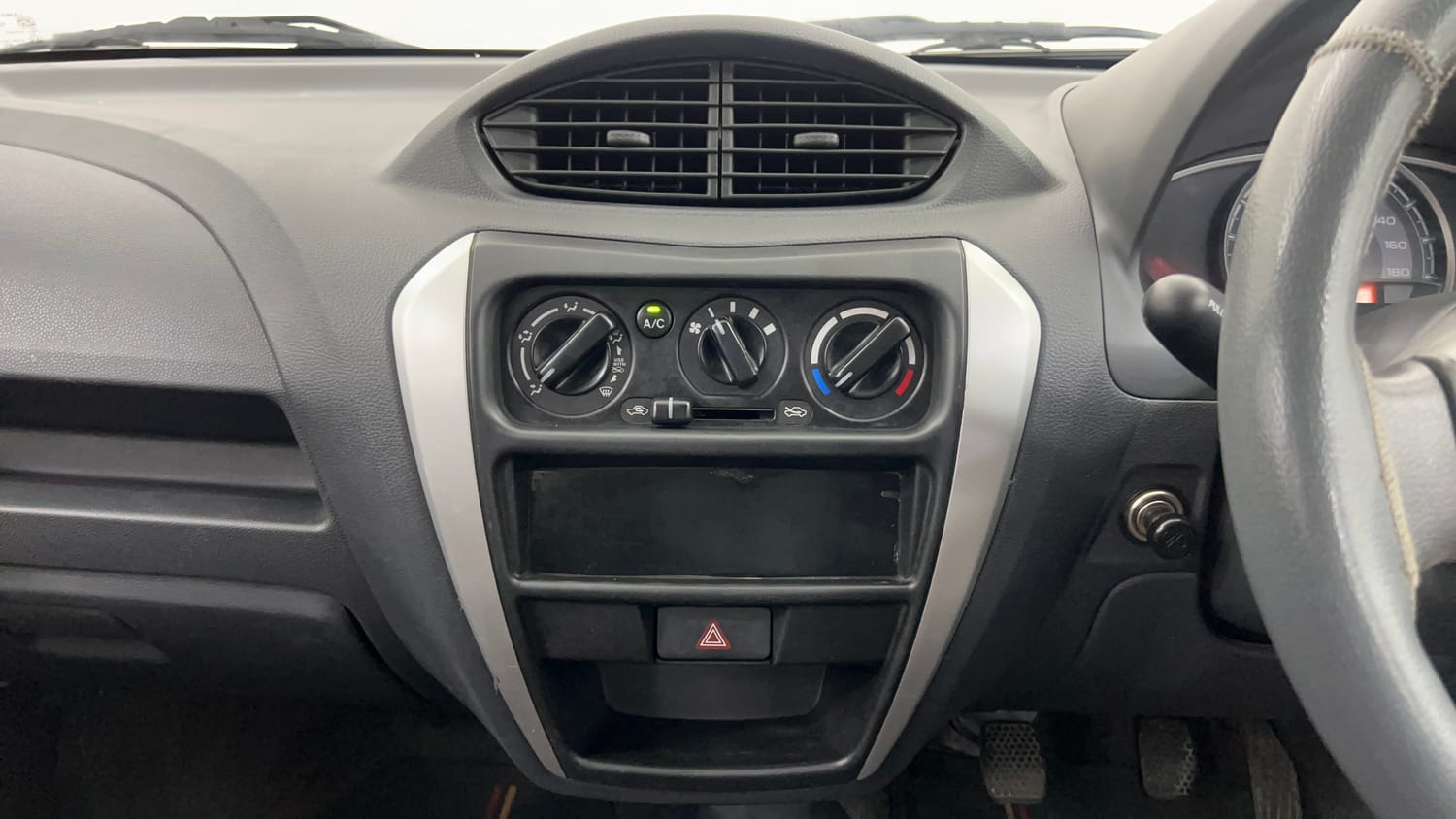 Used 2017 Maruti Suzuki Alto 800 LXi Petrol Manual interior MUSIC SYSTEM & AC CONTROL VIEW