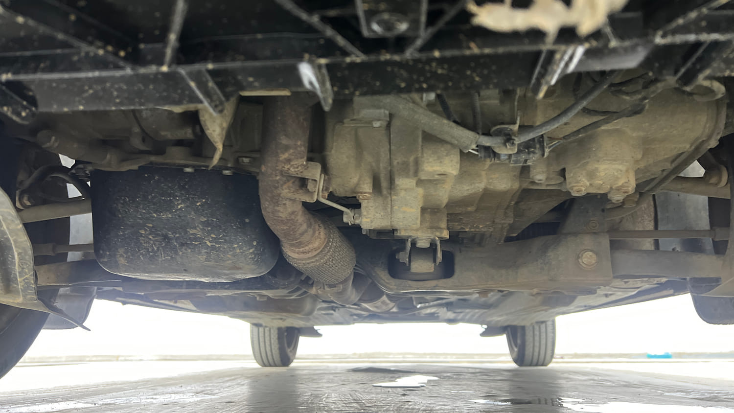 Used 2017 Volkswagen Polo Comfortline 1.2L (P) Petrol Manual extra FRONT LEFT UNDERBODY VIEW