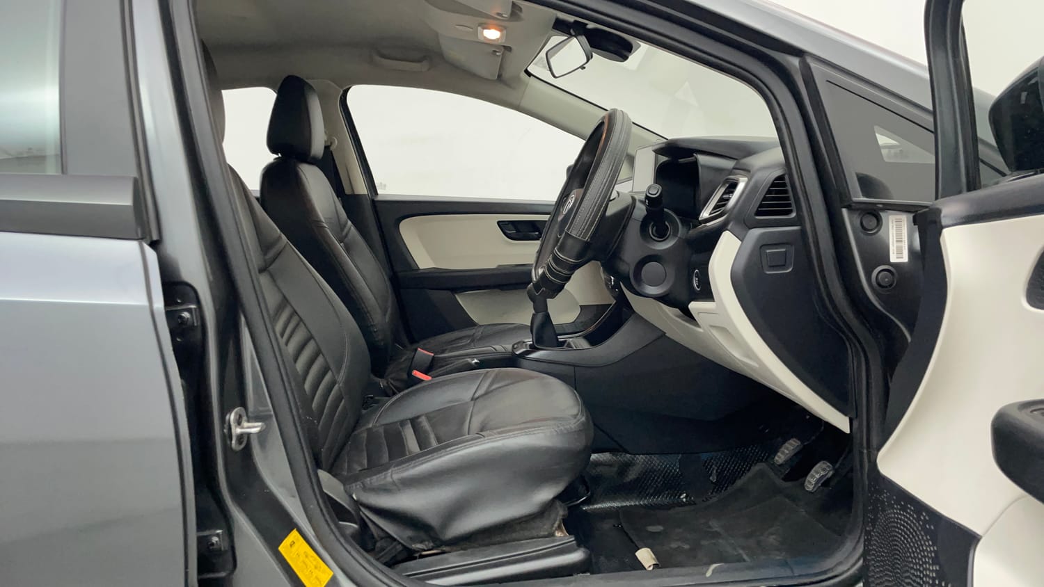 Used 2022 Tata Altroz XT Diesel Diesel Manual interior RIGHT SIDE FRONT DOOR CABIN VIEW