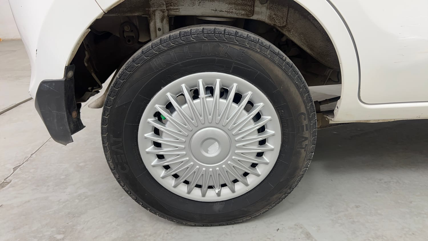 Used 2017 Maruti Suzuki Alto 800 LXi Petrol Manual tyres RIGHT REAR TYRE RIM VIEW