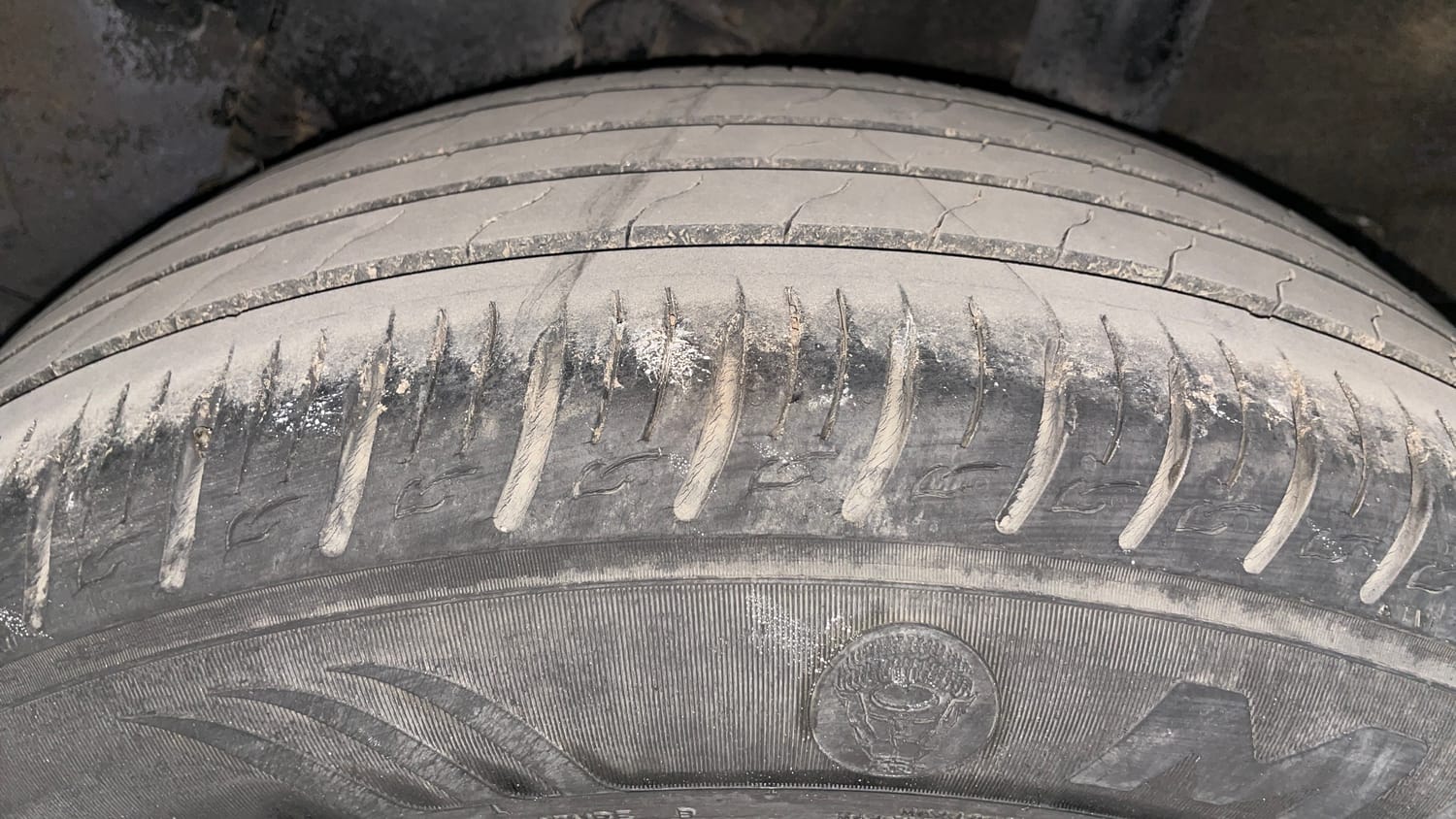 Used 2020 Hyundai Venue SX Plus 1.0 Turbo DCT Petrol Automatic tyres LEFT REAR TYRE TREAD VIEW