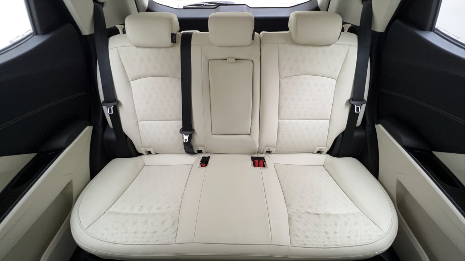 Used 2025 Mahindra XUV 3XO AX7L 1.2 Petrol AT Petrol Automatic interior REAR SEAT CONDITION VIEW