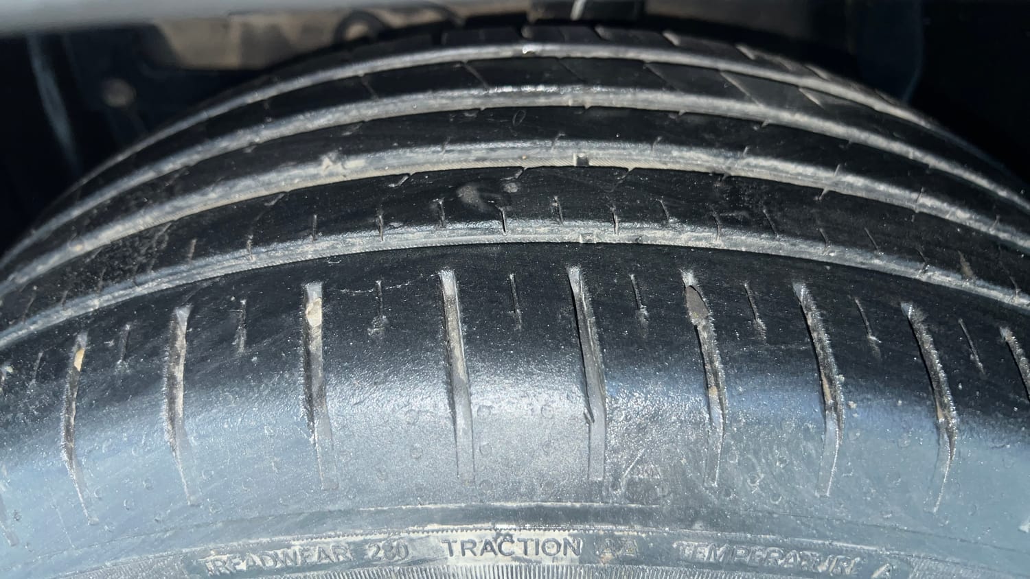Used 2018 maruti-suzuki Vitara Brezza ZDi Plus AGS Diesel Automatic tyres LEFT FRONT TYRE TREAD VIEW