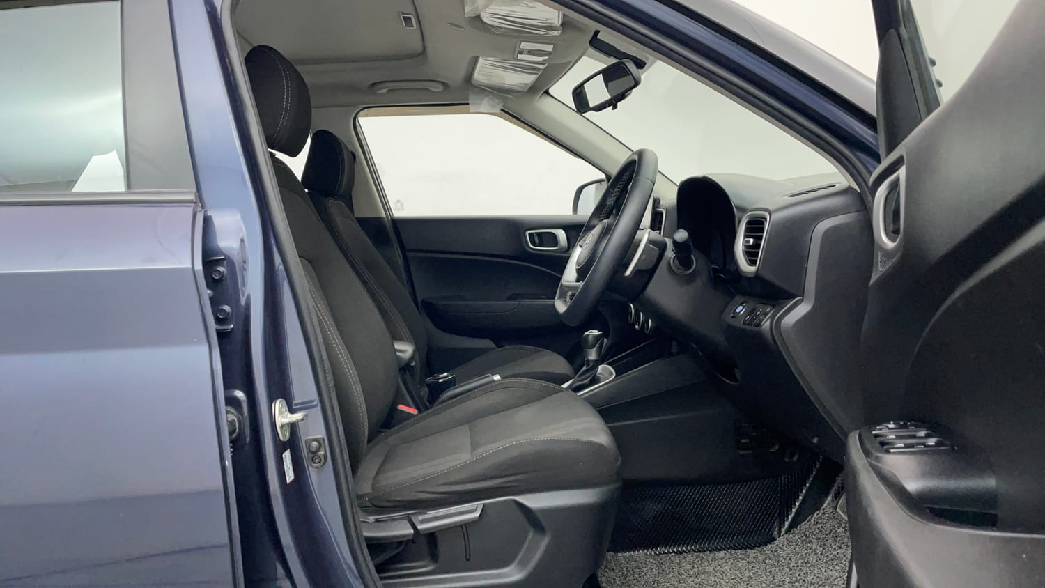 Used 2020 Hyundai Venue SX Plus 1.0 Turbo DCT Petrol Automatic interior RIGHT SIDE FRONT DOOR CABIN VIEW