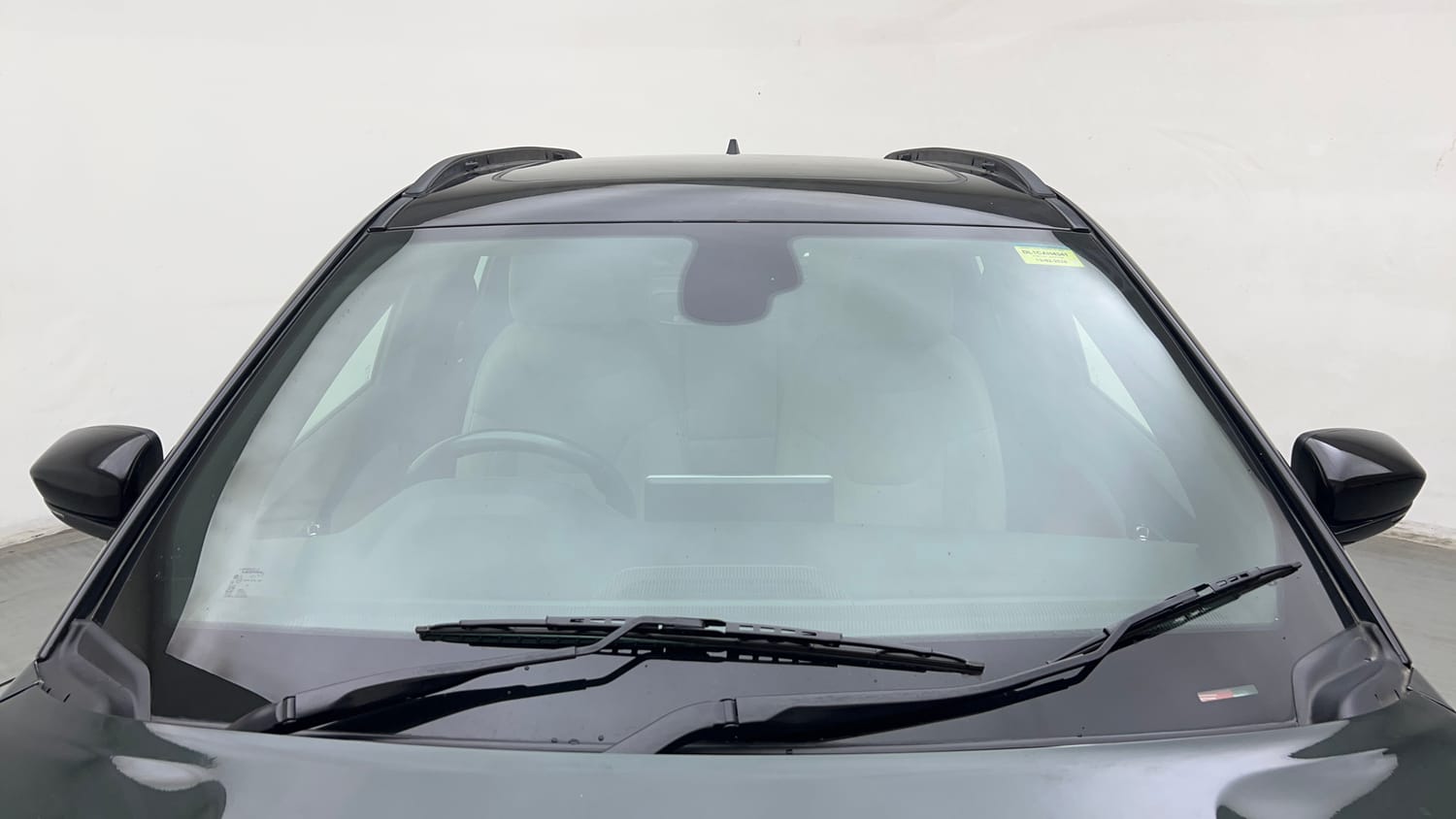 Used 2024 Jeep Compass Limited (O) 2.0 Diesel AT Diesel Automatic exterior FRONT WINDSHIELD VIEW