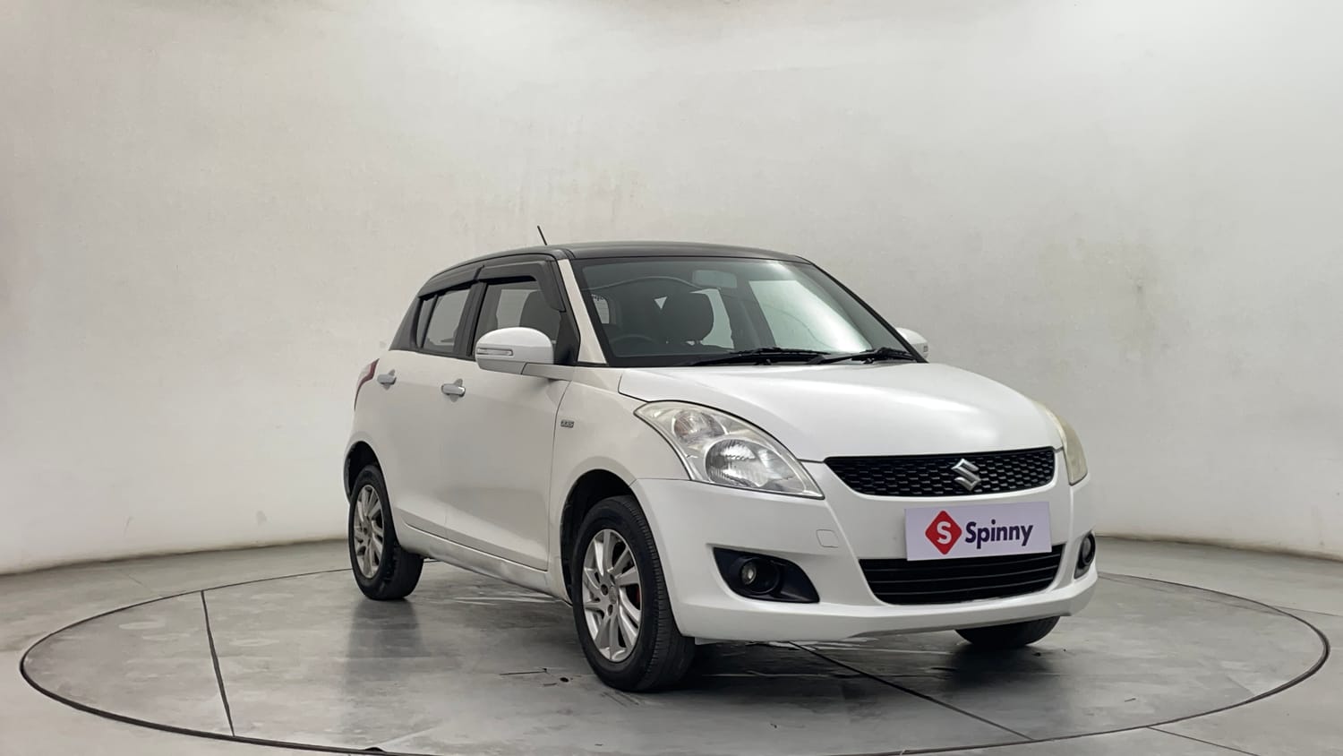Used 2014 Maruti Suzuki Swift ZDi Diesel Manual exterior RIGHT FRONT CORNER VIEW