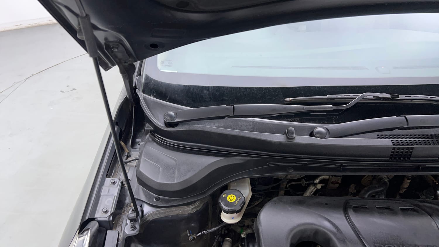 Used 2018 Hyundai Verna SX (O)1.6 VTVT Petrol Manual engine ENGINE RIGHT SIDE HINGE & APRON VIEW