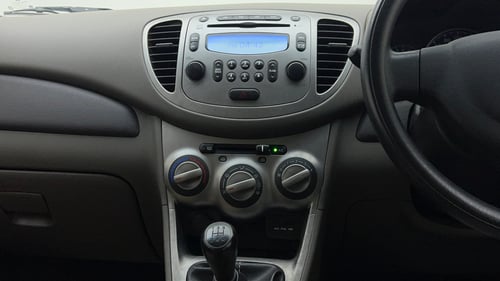 Used 2013 Hyundai i10 Sportz 1.2 Kappa2 Petrol Manual interior MUSIC SYSTEM & AC CONTROL VIEW