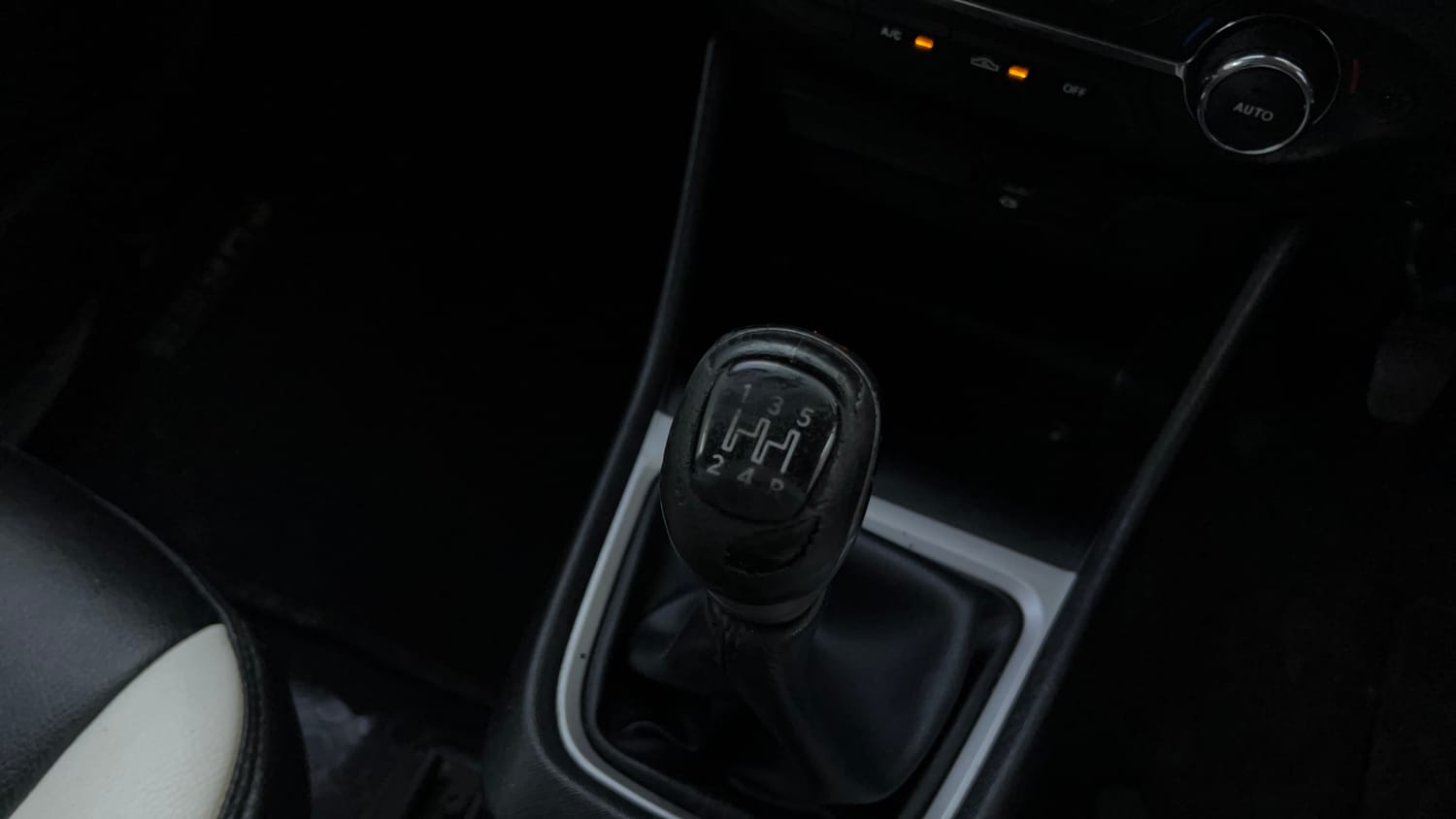 Used 2022 Tata Punch Creative MT Petrol Manual interior GEAR  KNOB VIEW