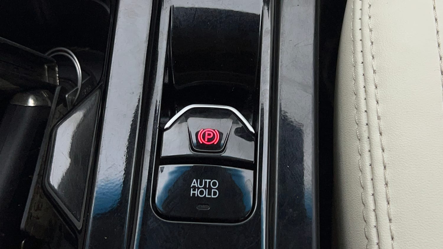 Used 2025 Mahindra XUV 3XO AX7L 1.2 Petrol AT Petrol Automatic top_features Electronic parking brake