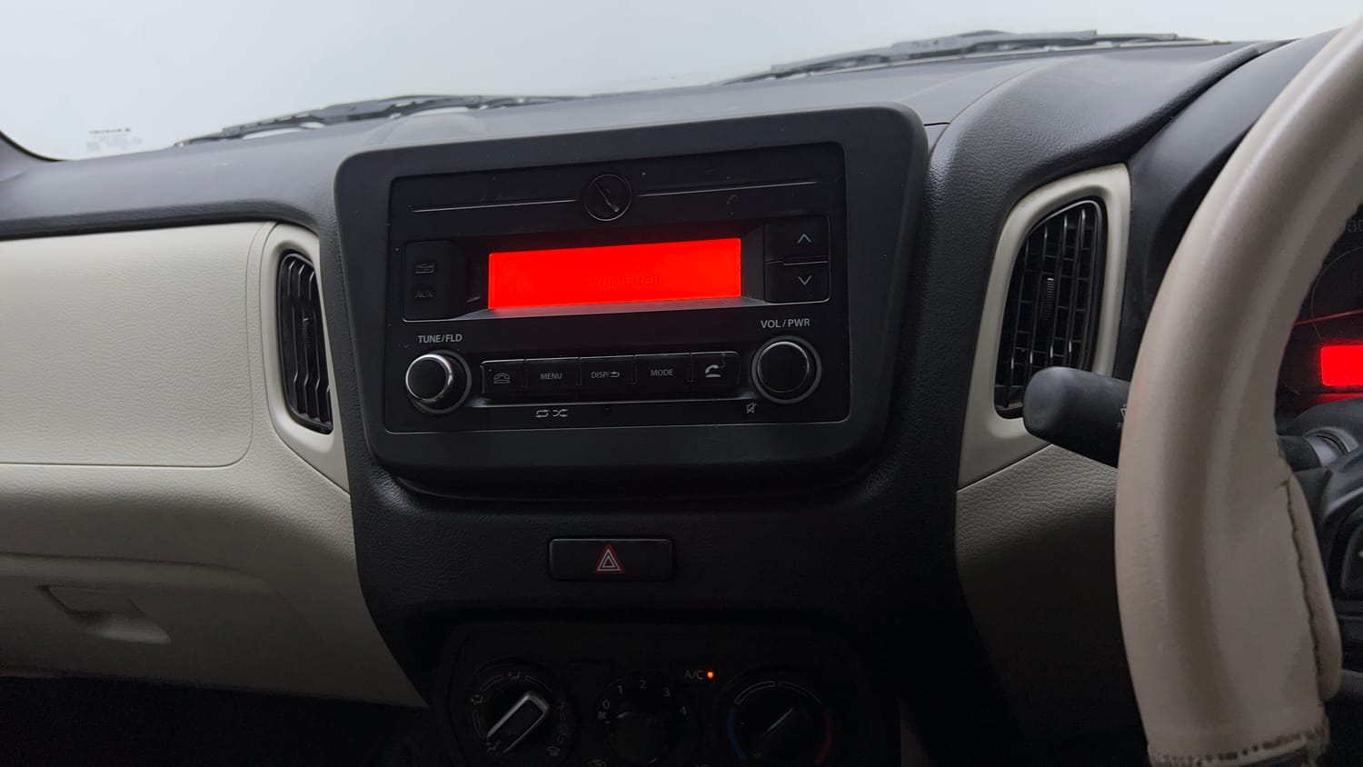 Used 2019 Maruti Suzuki Wagon R VXi 1.2 Petrol Manual top_features Integrated (in-dash) music system