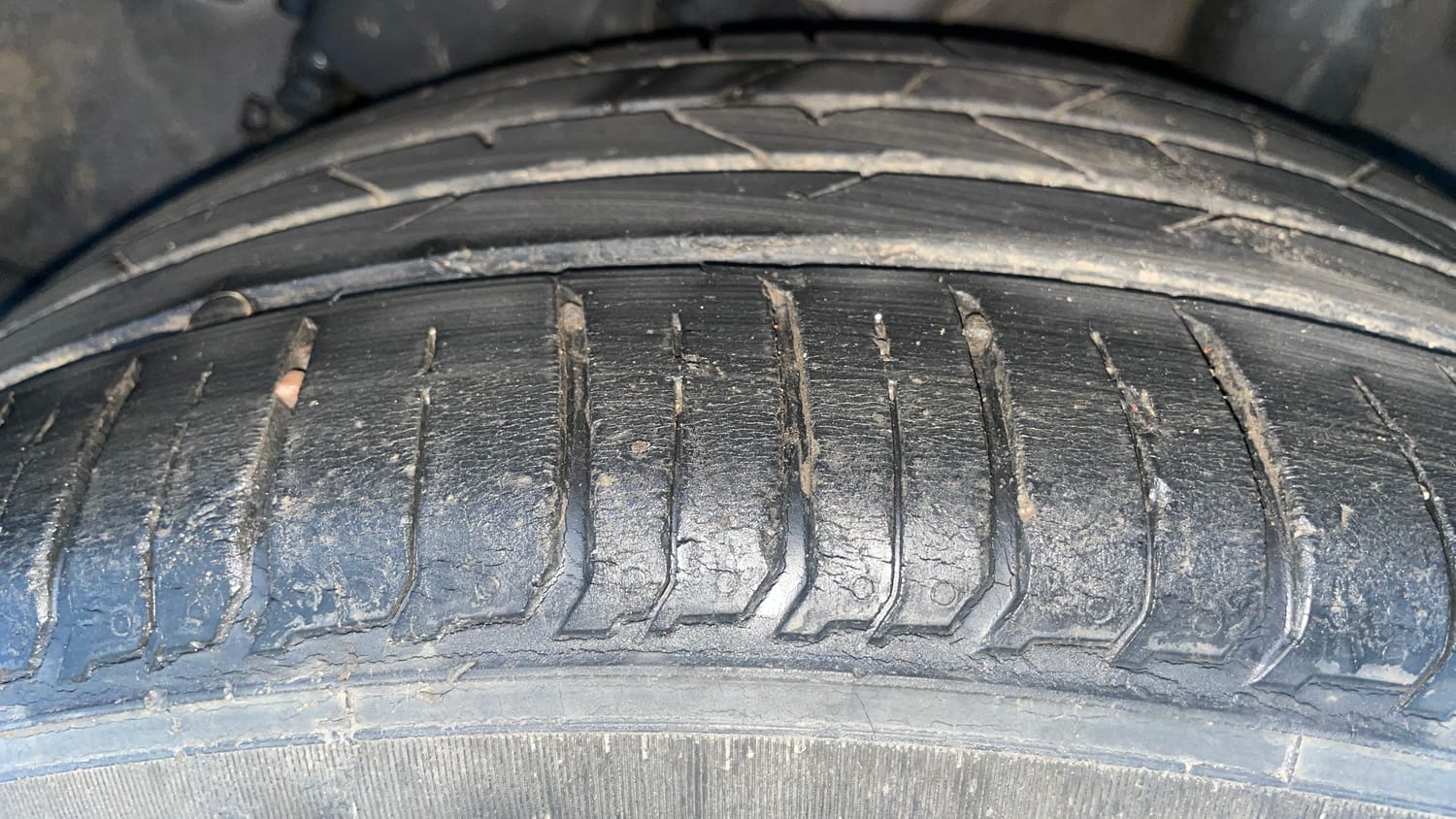 Used 2019 Hyundai Venue SX Plus 1.0 Turbo DCT Petrol Automatic tyres LEFT REAR TYRE TREAD VIEW