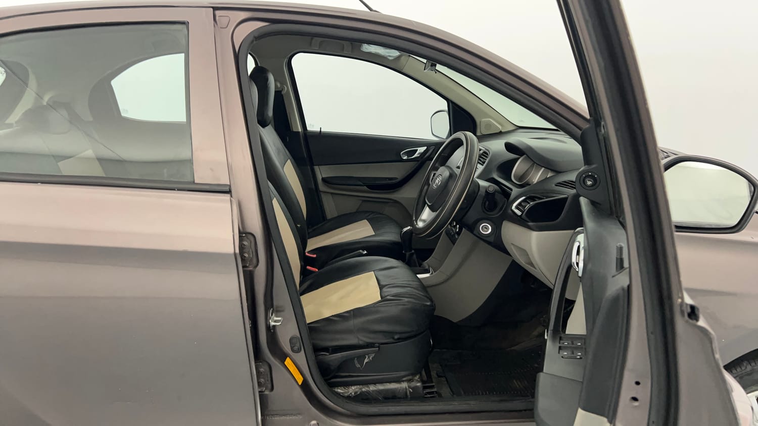Used 2017 Tata Tiago Revotron XZ Petrol Manual interior RIGHT SIDE FRONT DOOR CABIN VIEW