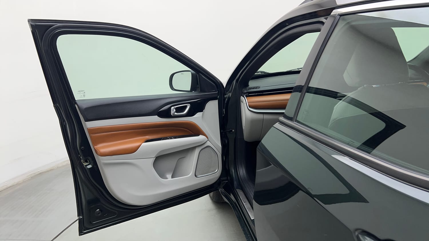 Used 2024 Jeep Compass Limited (O) 2.0 Diesel AT Diesel Automatic interior LEFT FRONT DOOR OPEN VIEW