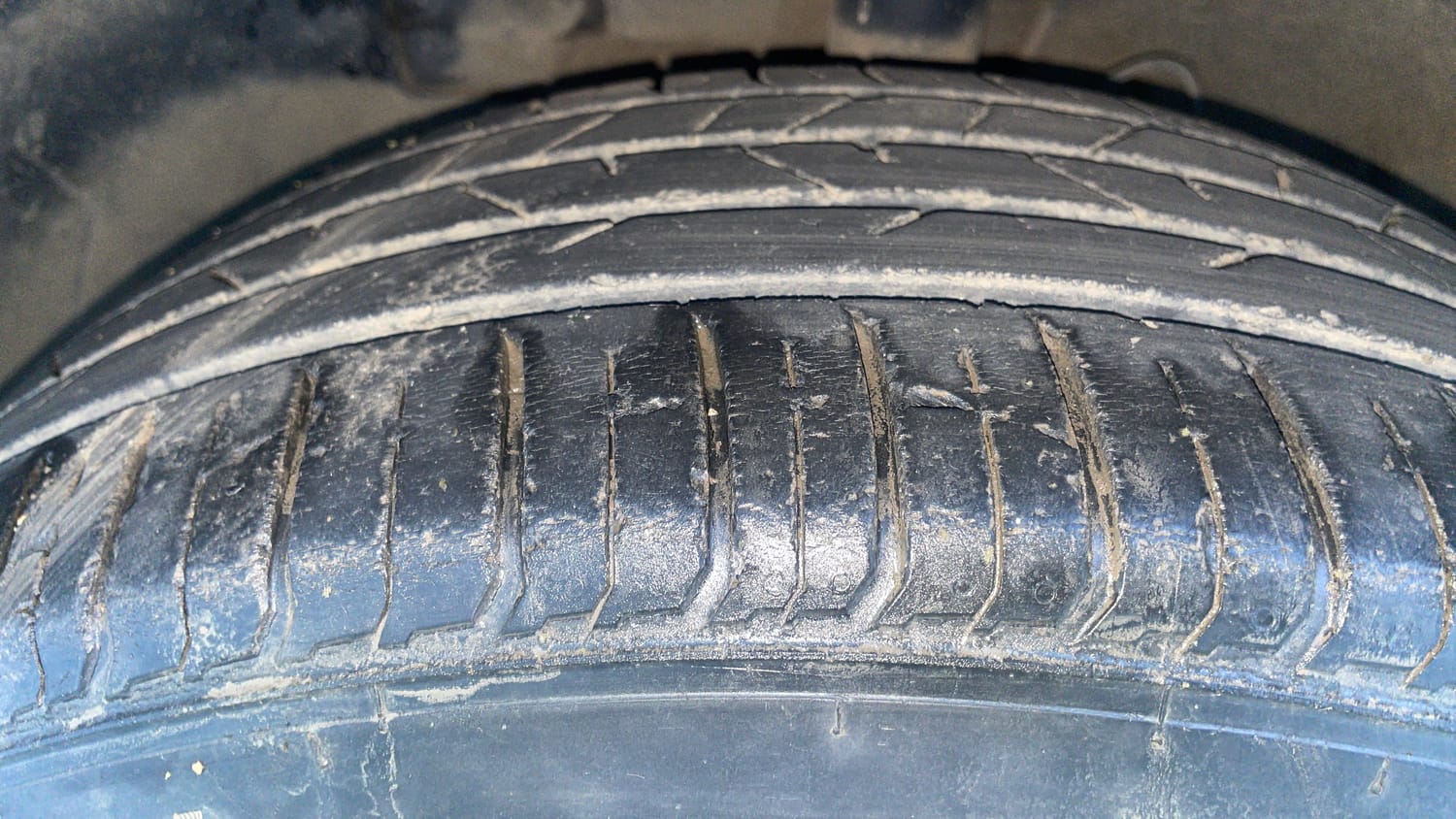 Used 2019 Hyundai Venue SX Plus 1.0 Turbo DCT Petrol Automatic tyres LEFT FRONT TYRE TREAD VIEW