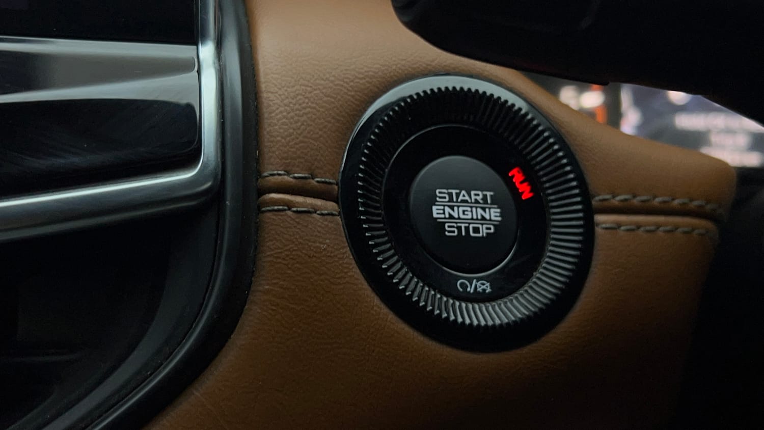 Used 2024 Jeep Compass Limited (O) 2.0 Diesel AT Diesel Automatic top_features Keyless start