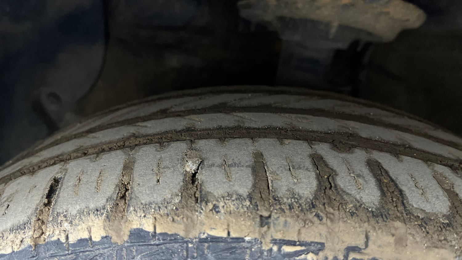 Used 2018 Hyundai Grand i10 Sportz AT 1.2 Kappa VTVT Petrol Automatic tyres LEFT FRONT TYRE TREAD VIEW