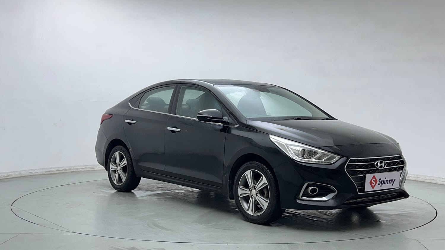 Used 2018 Hyundai Verna SX (O)1.6 VTVT Petrol Manual exterior RIGHT FRONT CORNER VIEW