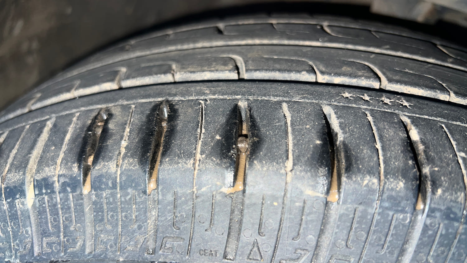 Used 2015 Honda Mobilio S Petrol Petrol Manual tyres RIGHT FRONT TYRE TREAD VIEW