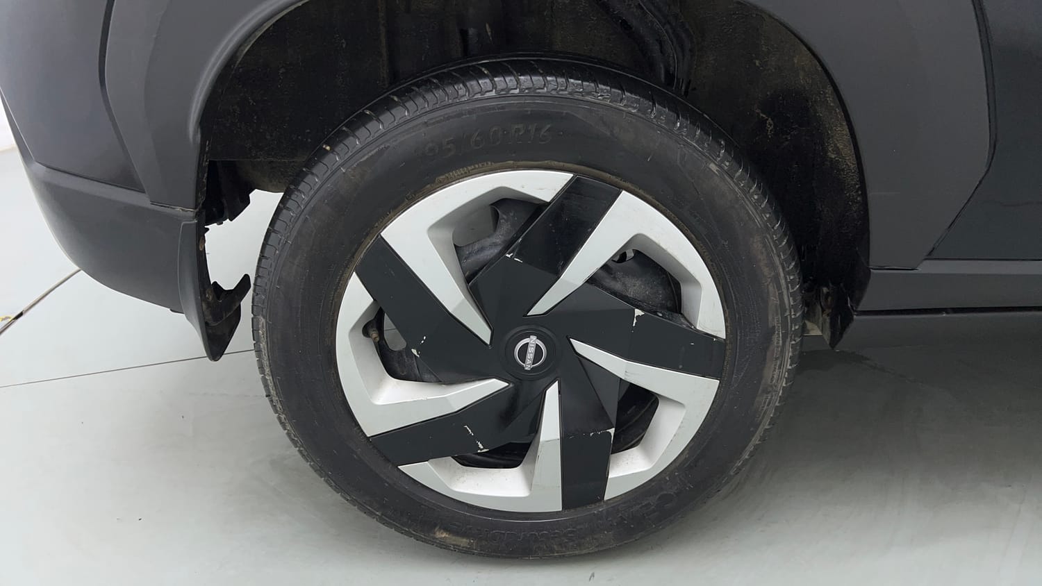 Used 2024 Nissan Magnite XL Petrol Manual tyres RIGHT REAR TYRE RIM VIEW