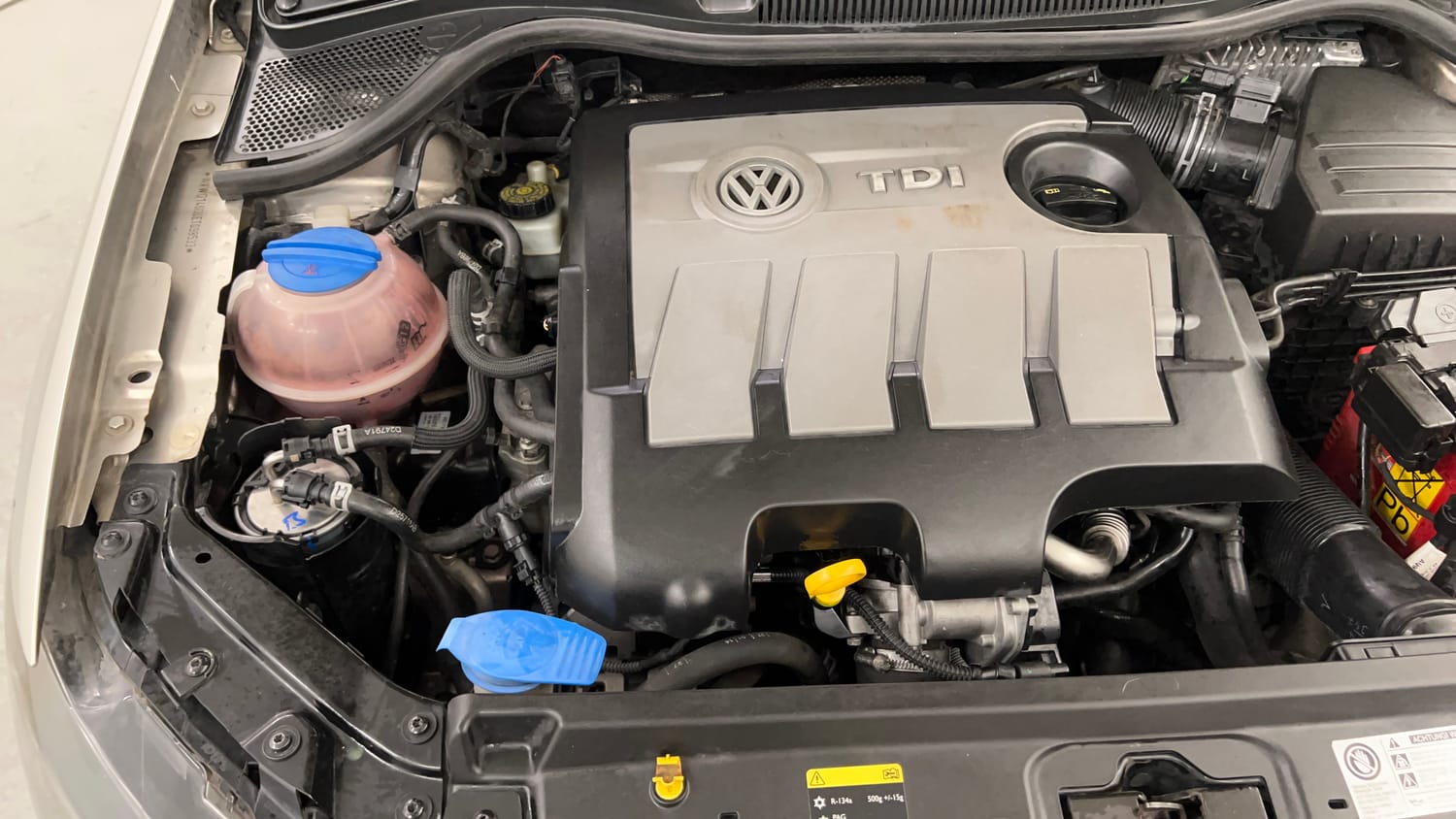 Used 2014 Volkswagen Vento Highline Diesel Diesel Manual engine ENGINE RIGHT SIDE VIEW