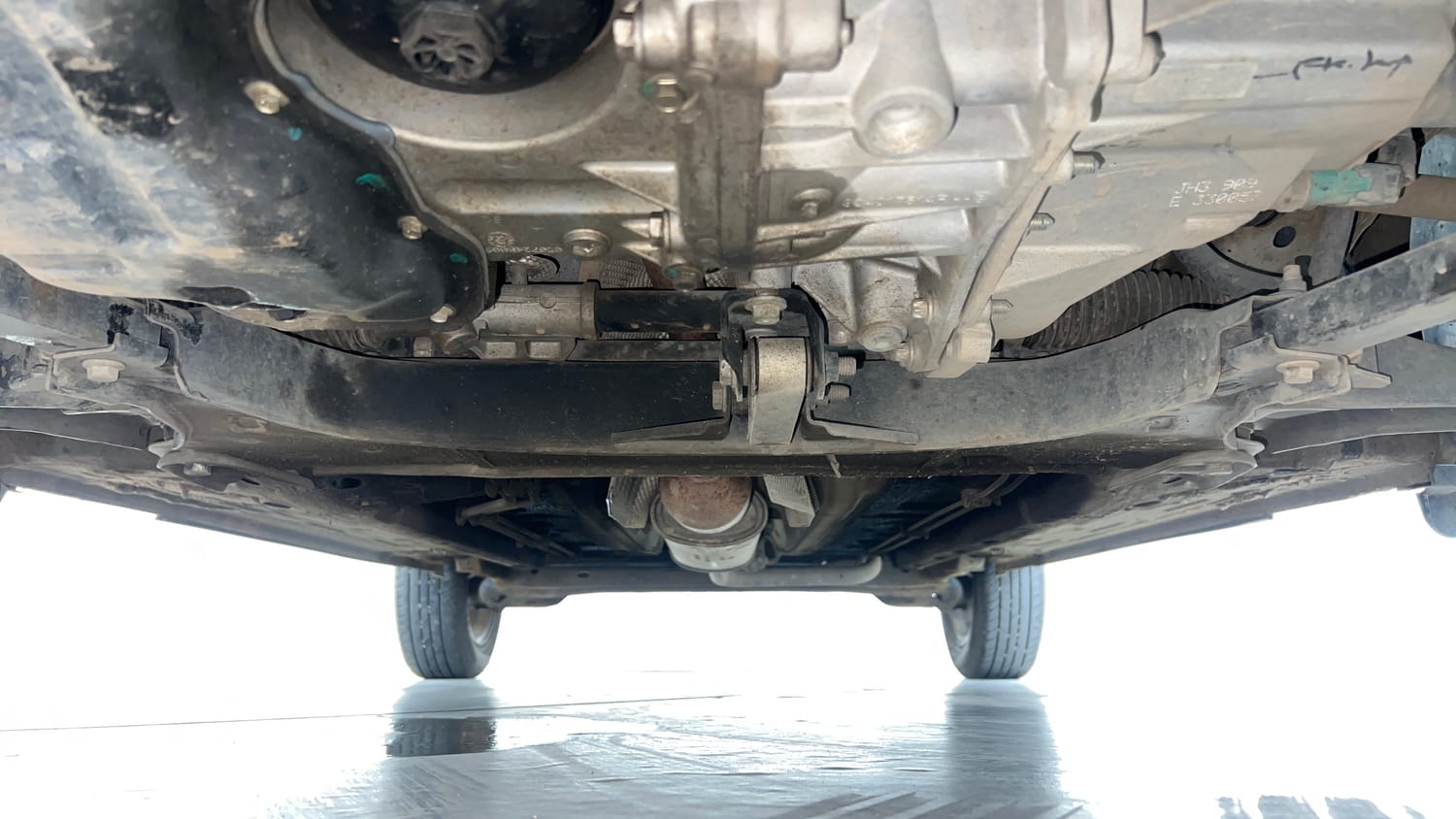 Used 2024 Nissan Magnite XV Turbo Petrol Manual extra FRONT LEFT UNDERBODY VIEW