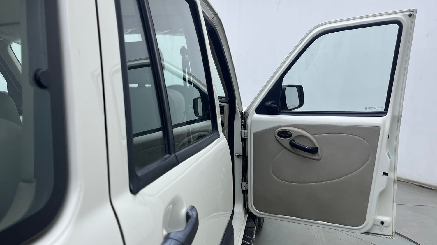 Used 2024 Mahindra Scorpio S3 Plus Diesel Manual interior RIGHT FRONT DOOR OPEN VIEW