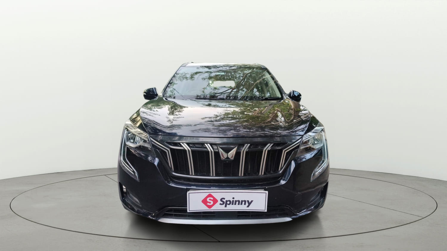 Used 2022 Mahindra XUV700 AX 7 Diesel AT AWD Luxury Pack 7 STR Diesel Automatic exterior FRONT VIEW