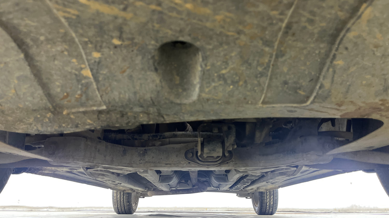 Used 2016 Hyundai Elite i20 Asta 1.2 Petrol Manual extra FRONT LEFT UNDERBODY VIEW