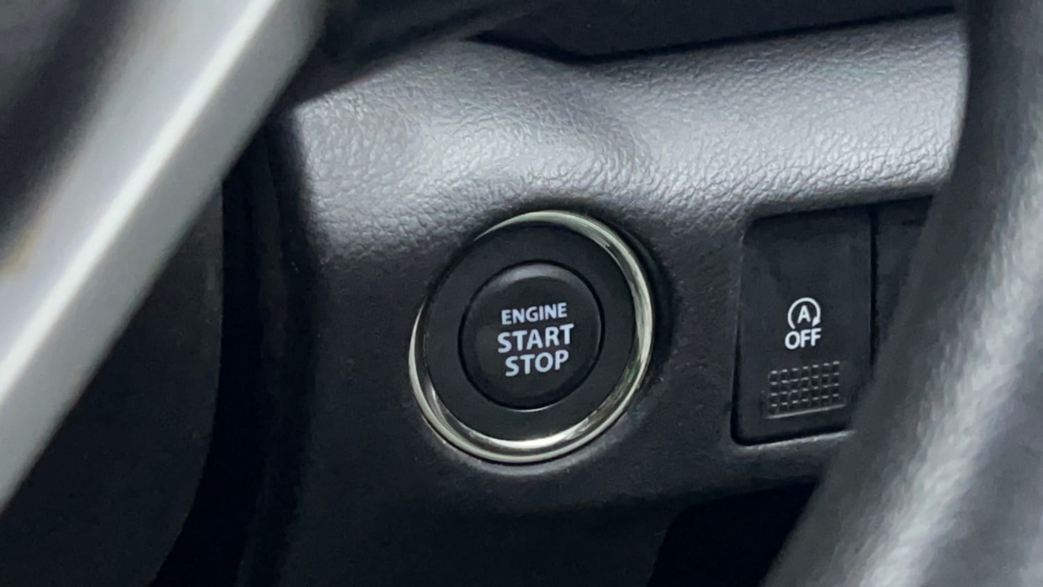 Used 2020 Maruti Suzuki S-Cross Zeta Petrol Manual top_features Keyless start