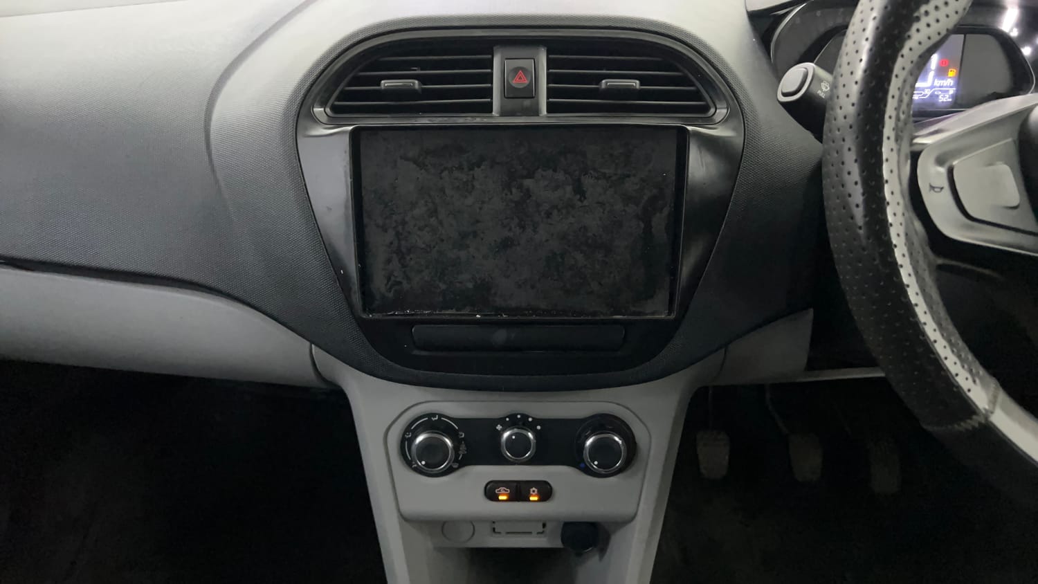 Used 2024 Tata Tiago XE Petrol Manual interior MUSIC SYSTEM & AC CONTROL VIEW