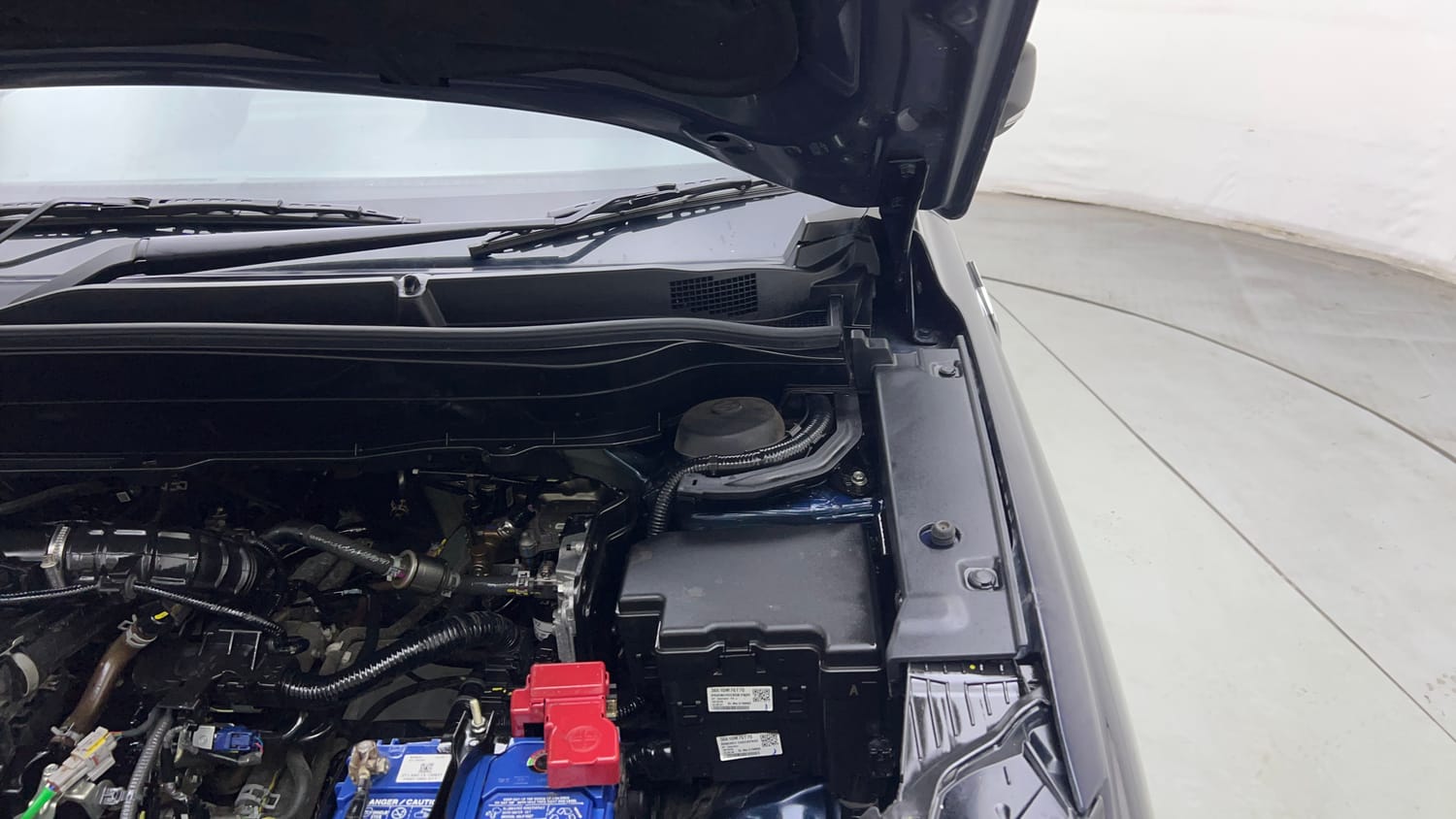 Used 2025 Maruti Suzuki Grand Vitara Delta CNG Cng Manual engine ENGINE LEFT SIDE HINGE & APRON VIEW