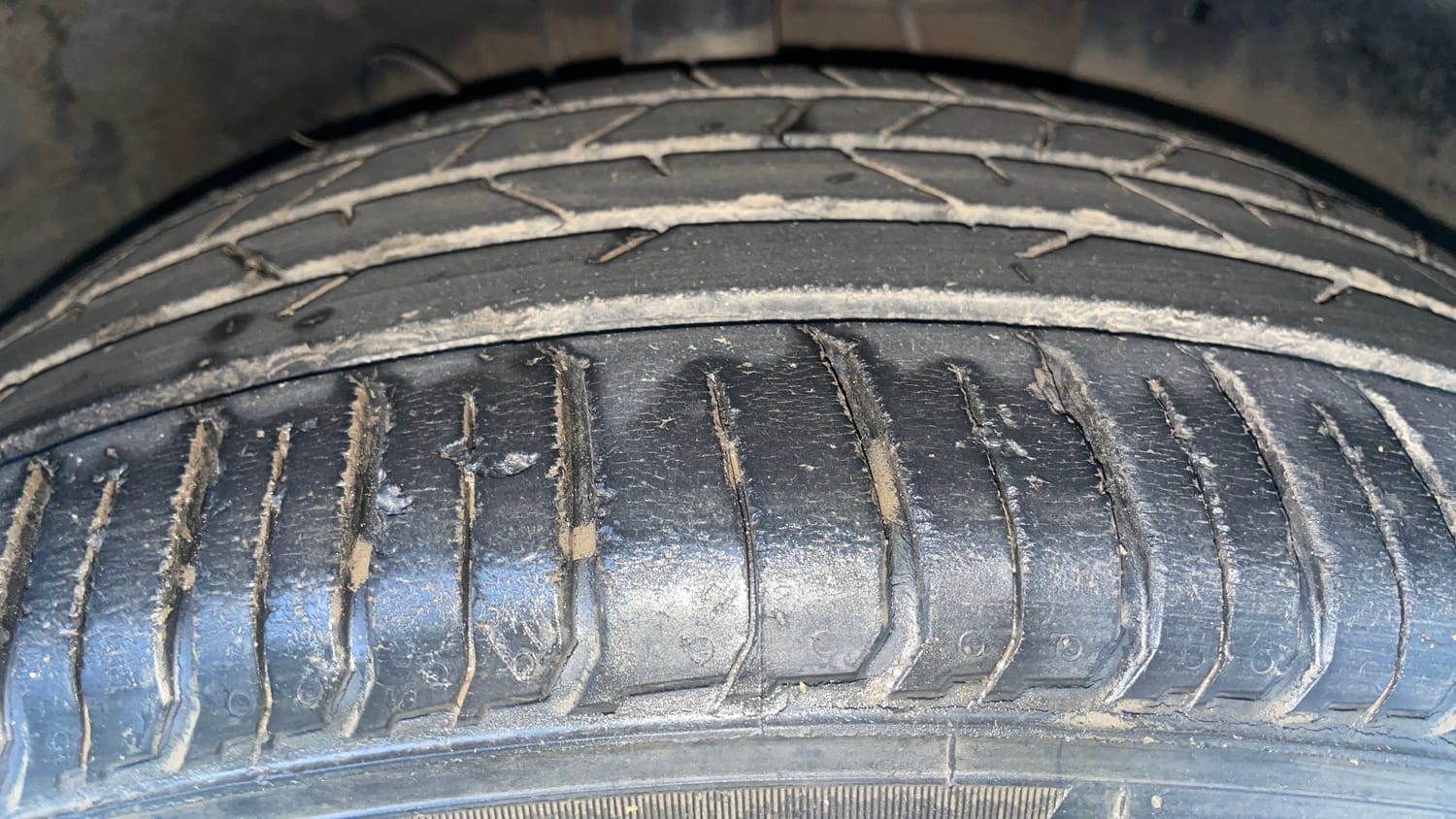 Used 2019 Hyundai Venue SX Plus 1.0 Turbo DCT Petrol Automatic tyres RIGHT FRONT TYRE TREAD VIEW