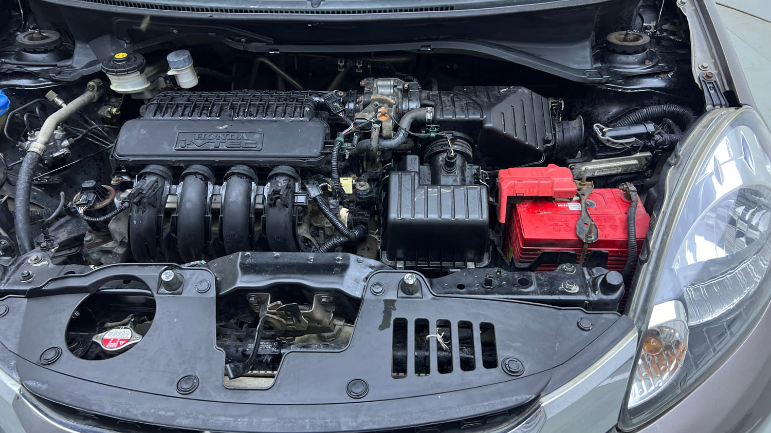 Used 2015 Honda Mobilio S Petrol Petrol Manual engine ENGINE LEFT SIDE VIEW