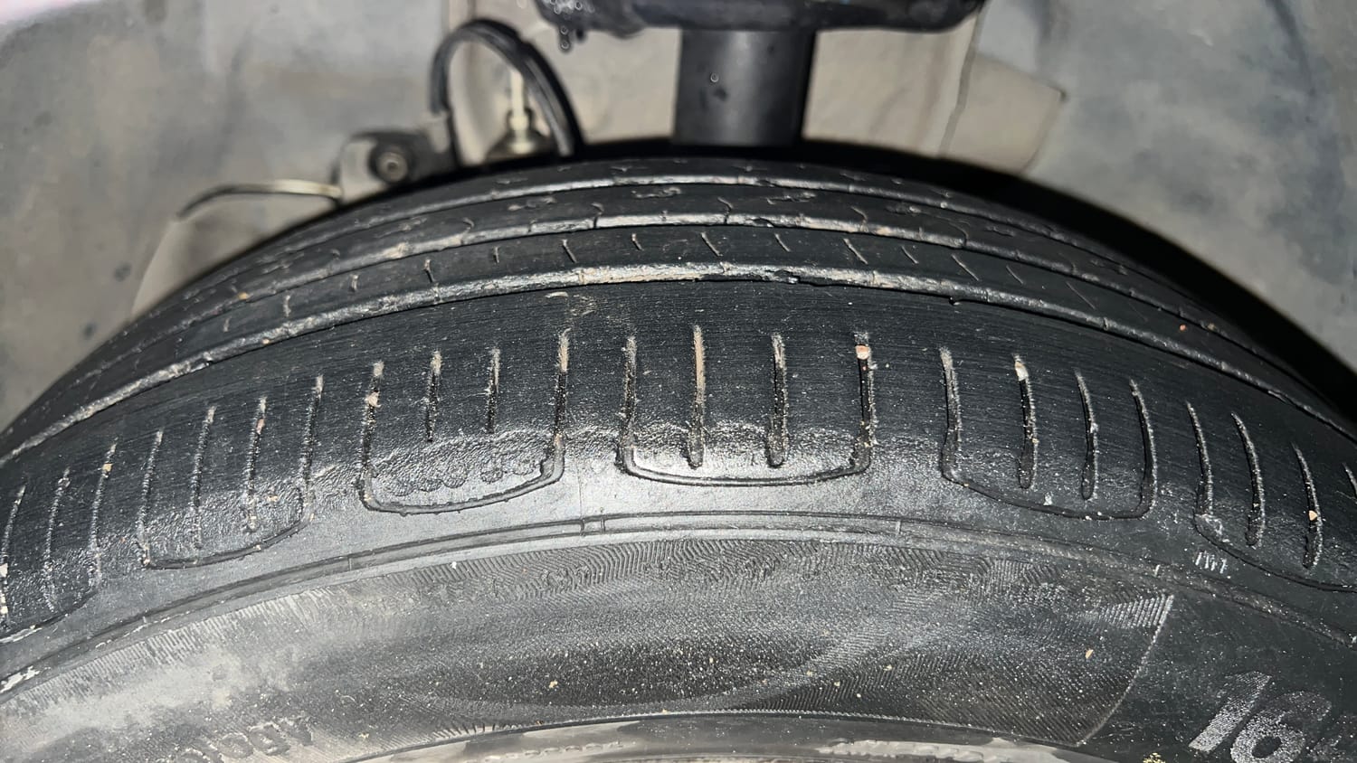 Used 2017 Tata Tiago Revotron XZ Petrol Manual tyres LEFT FRONT TYRE TREAD VIEW