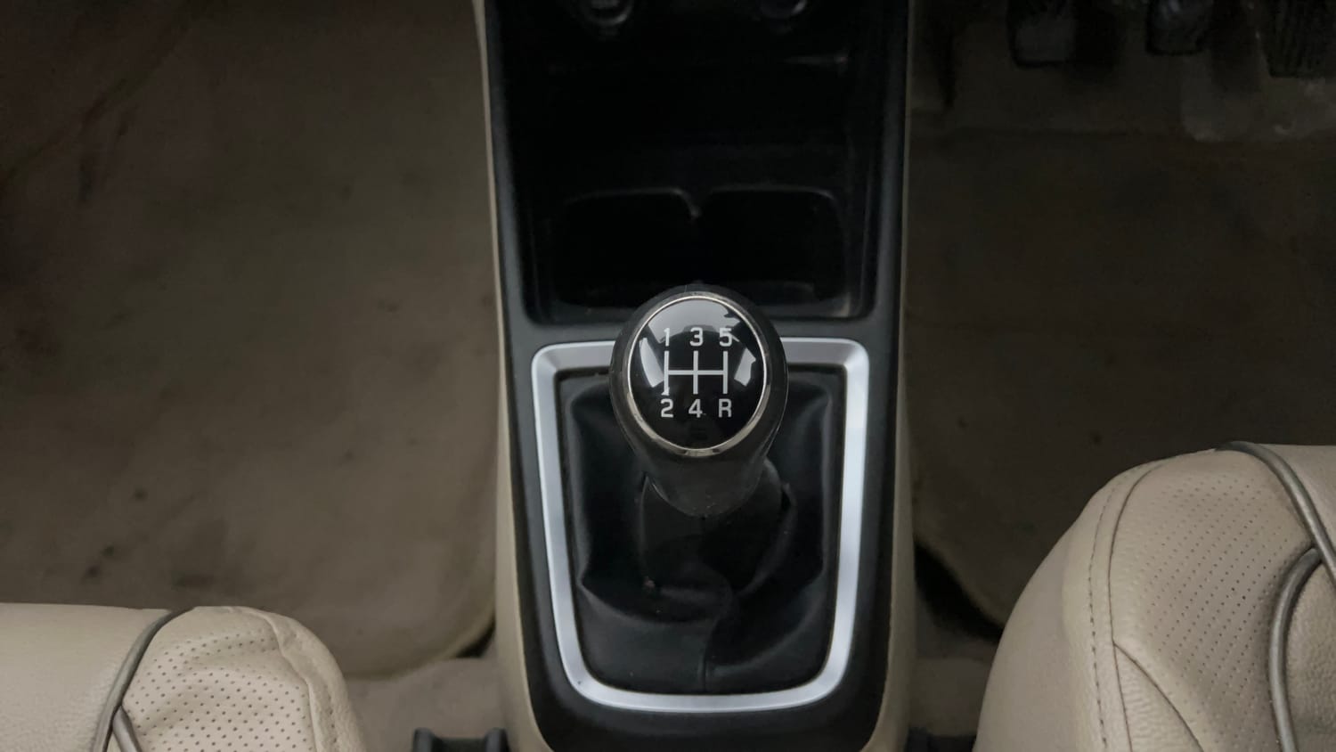 Used 2017 Maruti Suzuki Dzire VXi Petrol Manual interior GEAR  KNOB VIEW