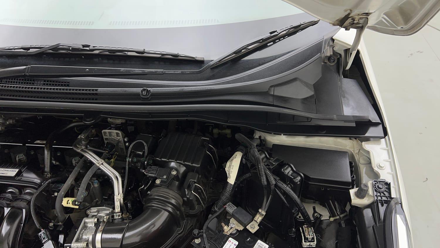 Used 2022 Honda City ZX Petrol Petrol Manual engine ENGINE LEFT SIDE HINGE & APRON VIEW