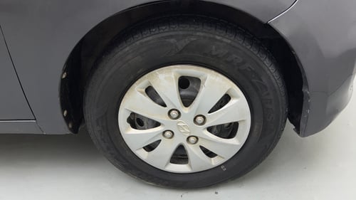 Used 2013 Hyundai i10 Sportz 1.2 Kappa2 Petrol Manual tyres RIGHT FRONT TYRE RIM VIEW