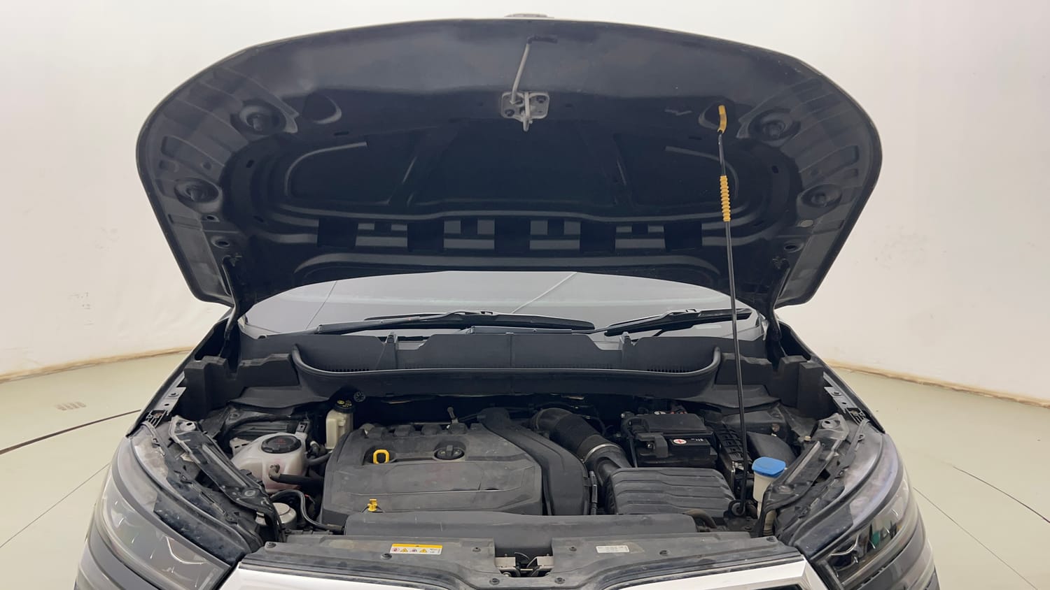 Used 2023 Skoda Kushaq Style 1.5L TSI MT Petrol Manual engine ENGINE & BONNET OPEN FRONT VIEW