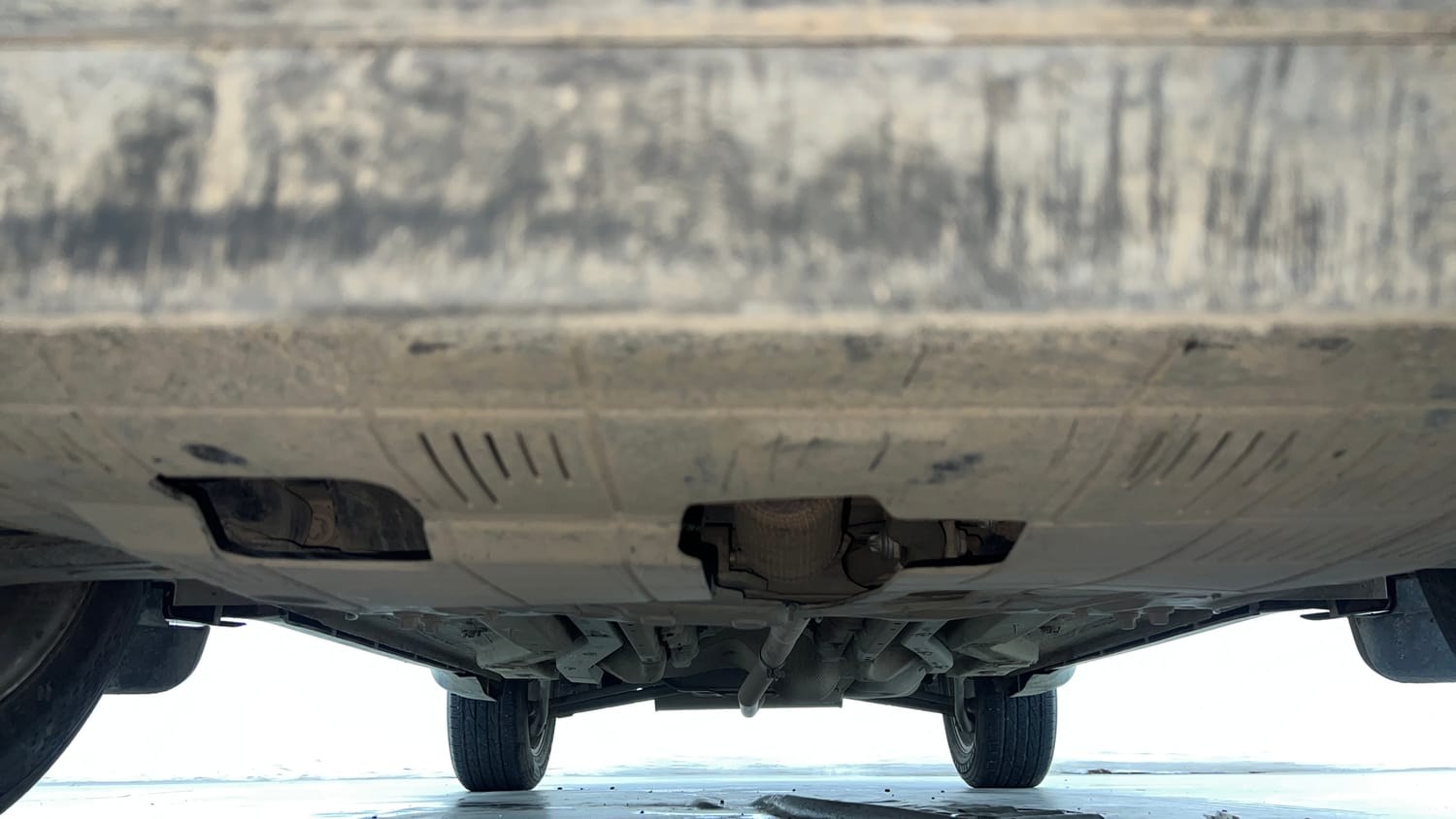 Used 2017 Jeep Compass Limited 1.4 Petrol AT Petrol Automatic extra FRONT LEFT UNDERBODY VIEW
