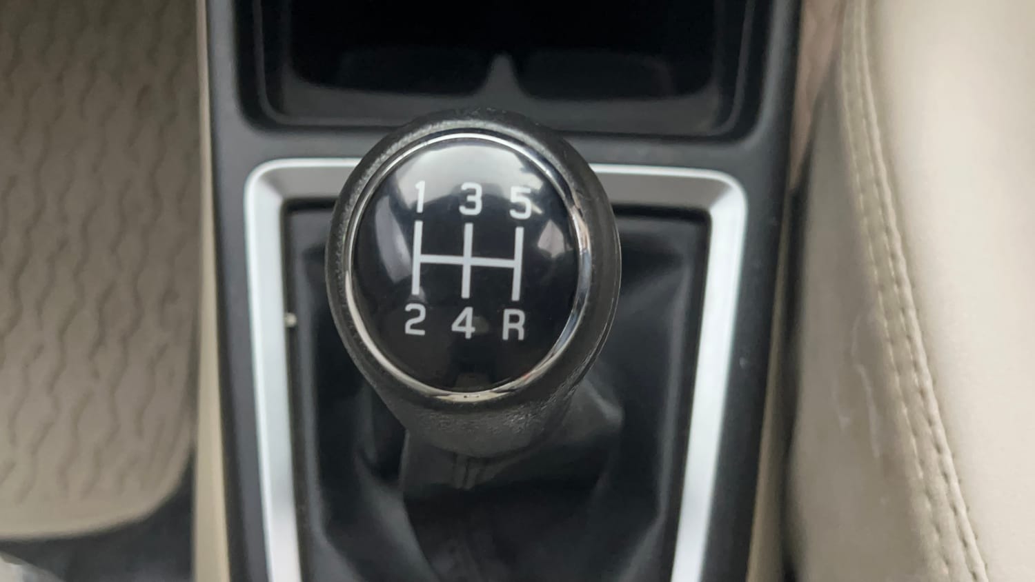 Used 2022 Maruti Suzuki Dzire VXi Petrol Manual interior GEAR  KNOB VIEW