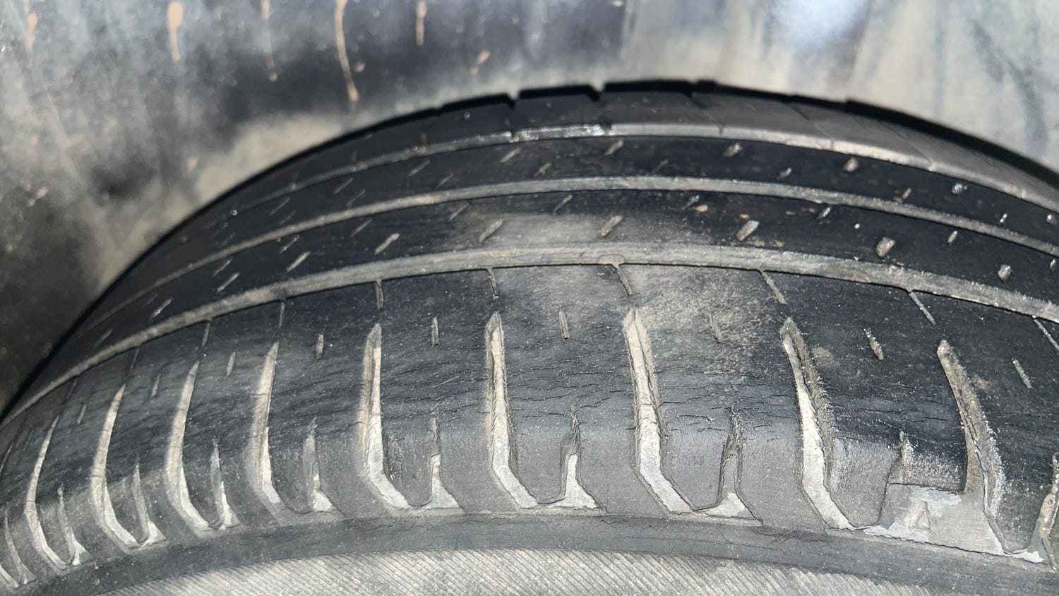 Used 2014 Volkswagen Polo Highline1.5L (D) Diesel Manual tyres LEFT REAR TYRE TREAD VIEW
