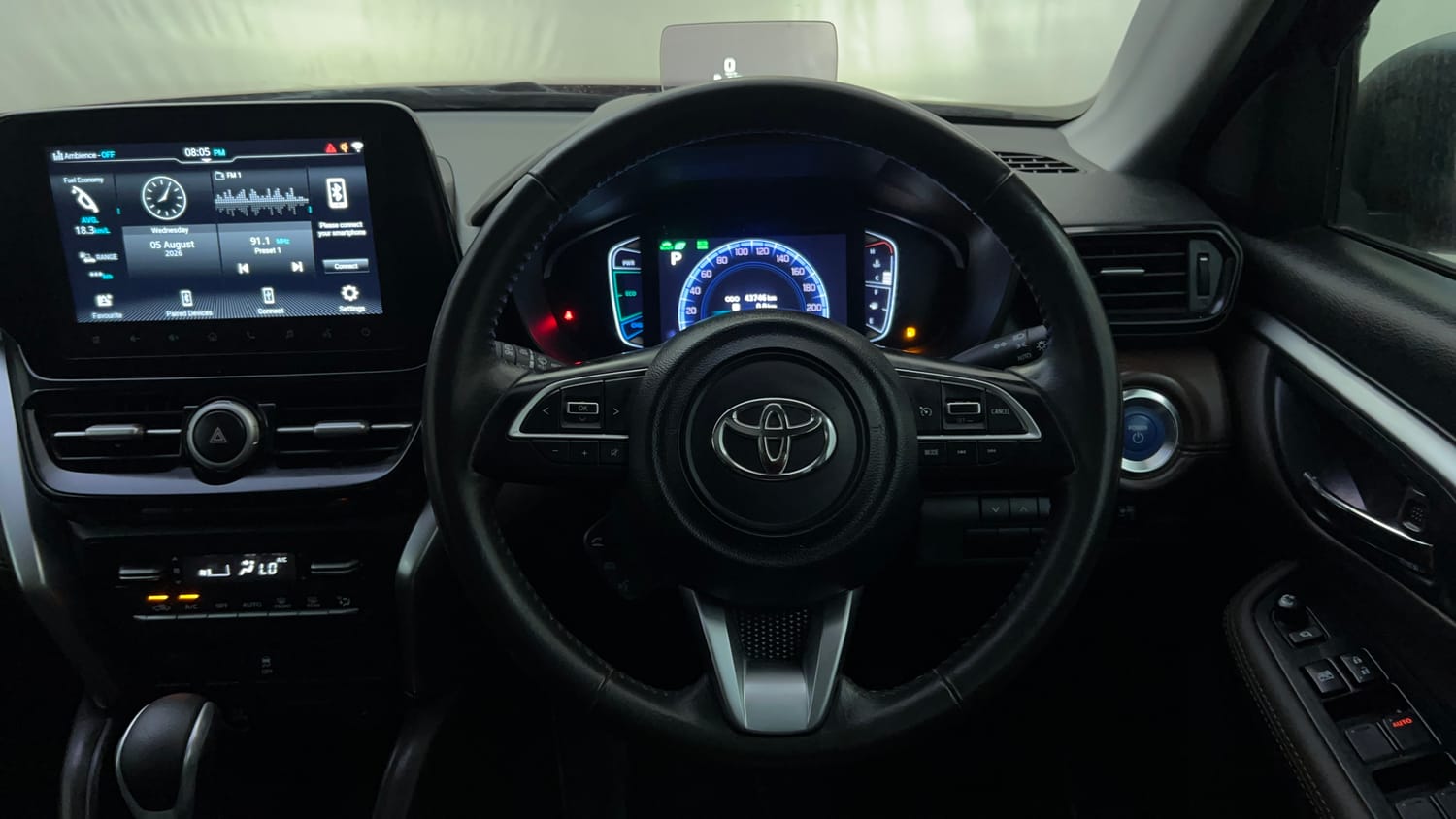 Used 2024 Toyota Urban Cruiser Hyryder V Hybrid Hybrid Automatic interior STEERING VIEW