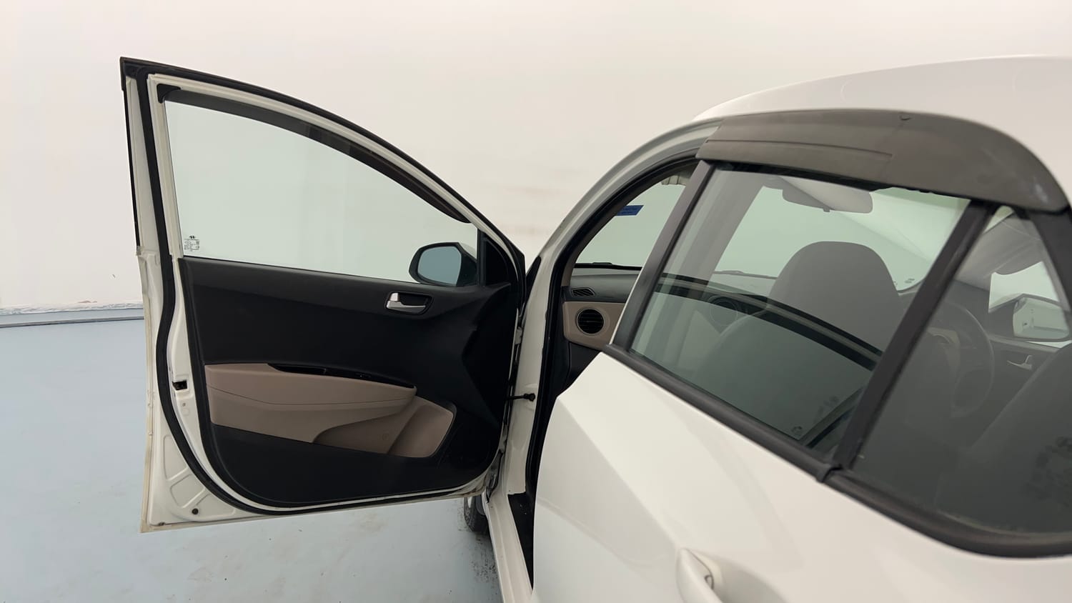 Used 2018 Hyundai Xcent SX Petrol Manual interior LEFT FRONT DOOR OPEN VIEW