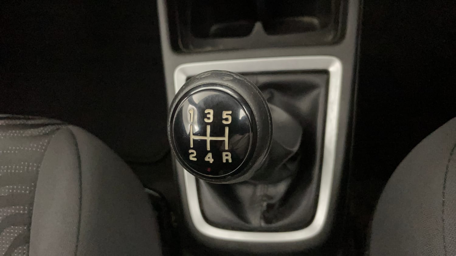 Used 2019 Maruti Suzuki Swift VXi Petrol Manual interior GEAR  KNOB VIEW