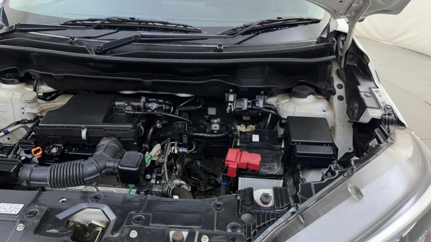 Used 2023 Maruti Suzuki XL6 Alpha Plus MT Petrol Petrol Manual engine ENGINE LEFT SIDE HINGE & APRON VIEW